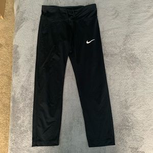 NIKE cropped dri fit leggings